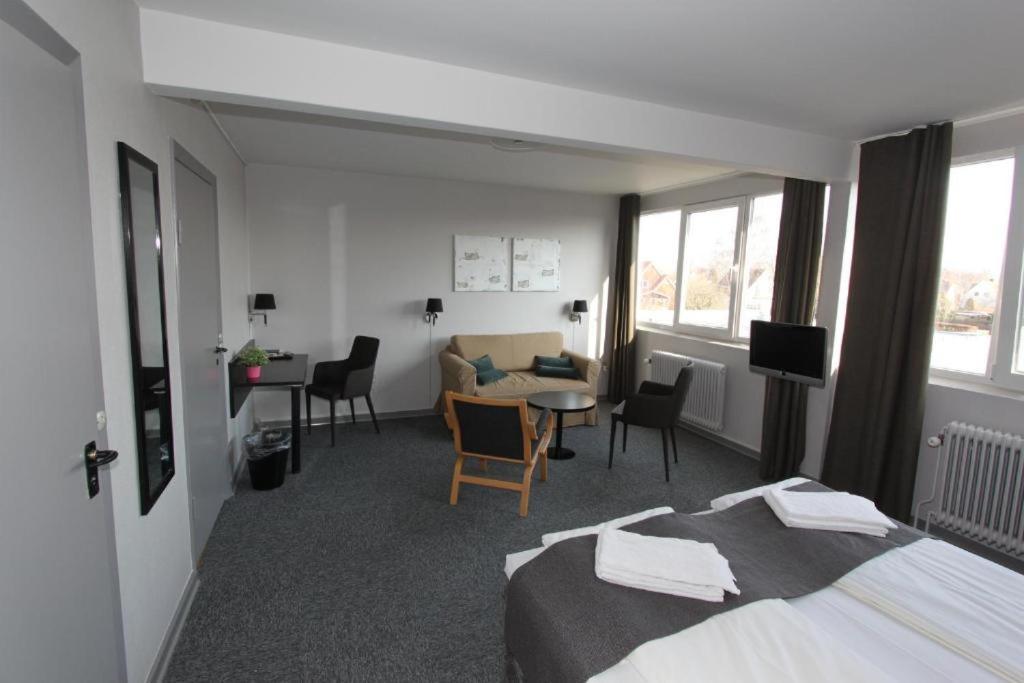 Banegaardshotellet Vojens エクステリア 写真