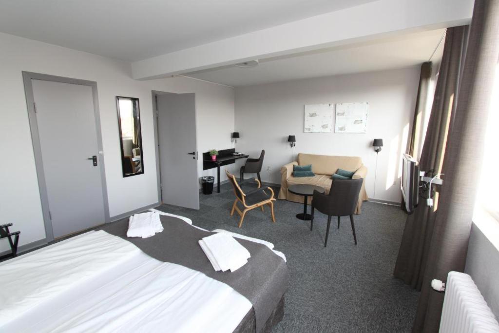 Banegaardshotellet Vojens エクステリア 写真