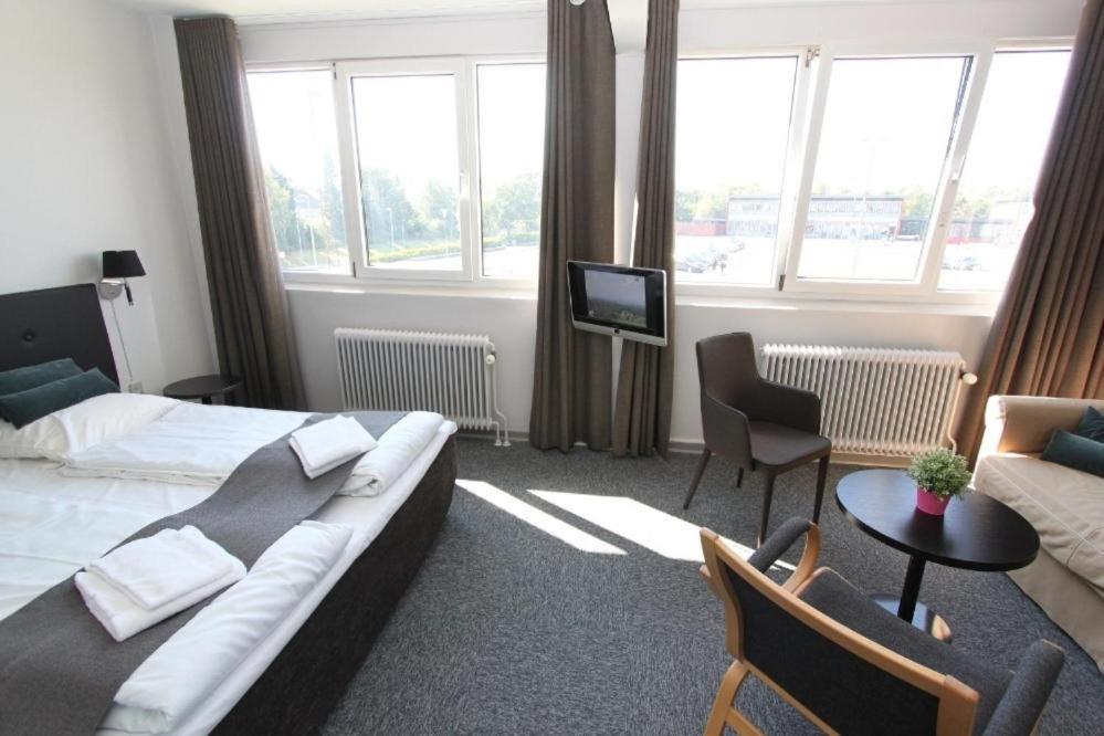 Banegaardshotellet Vojens エクステリア 写真