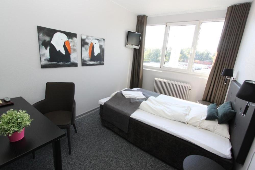 Banegaardshotellet Vojens エクステリア 写真