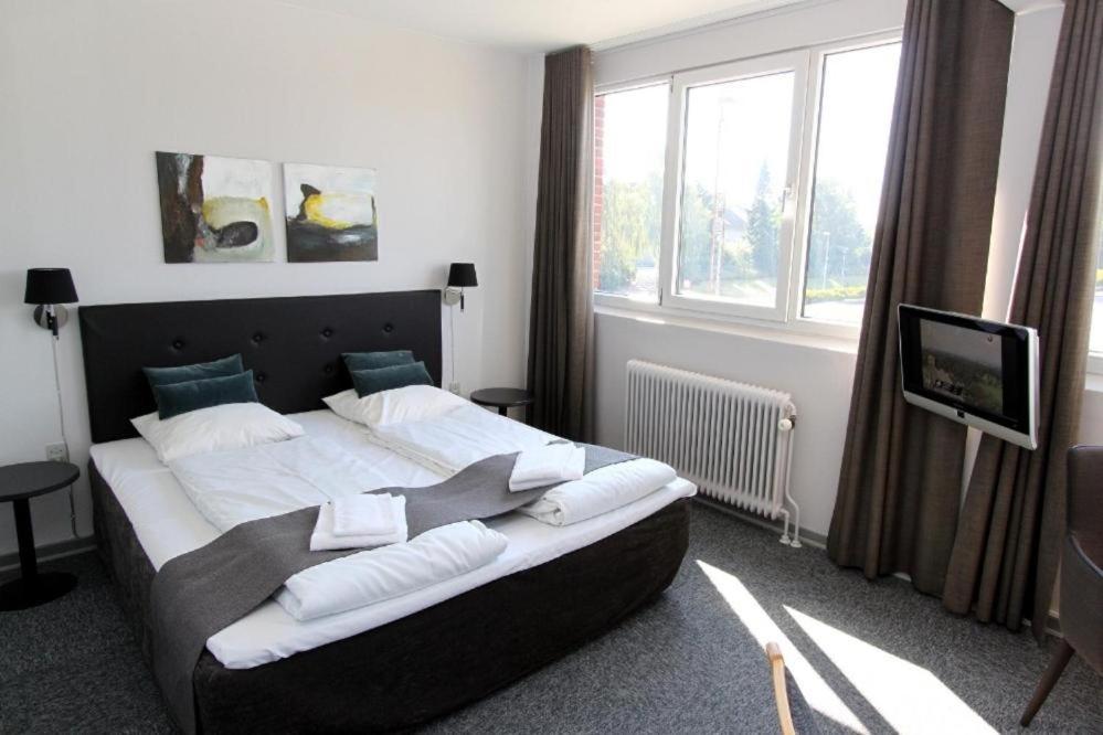 Banegaardshotellet Vojens エクステリア 写真