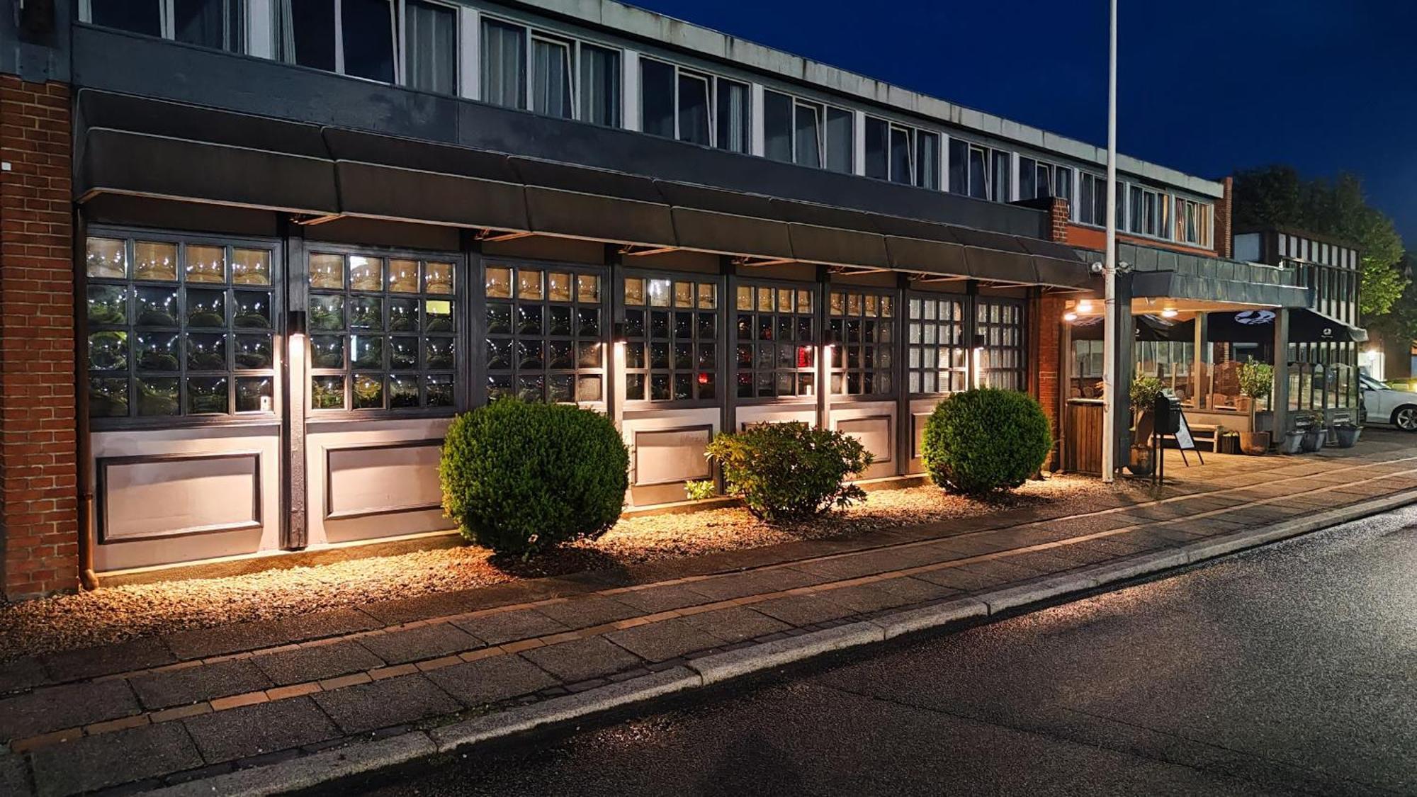 Banegaardshotellet Vojens エクステリア 写真